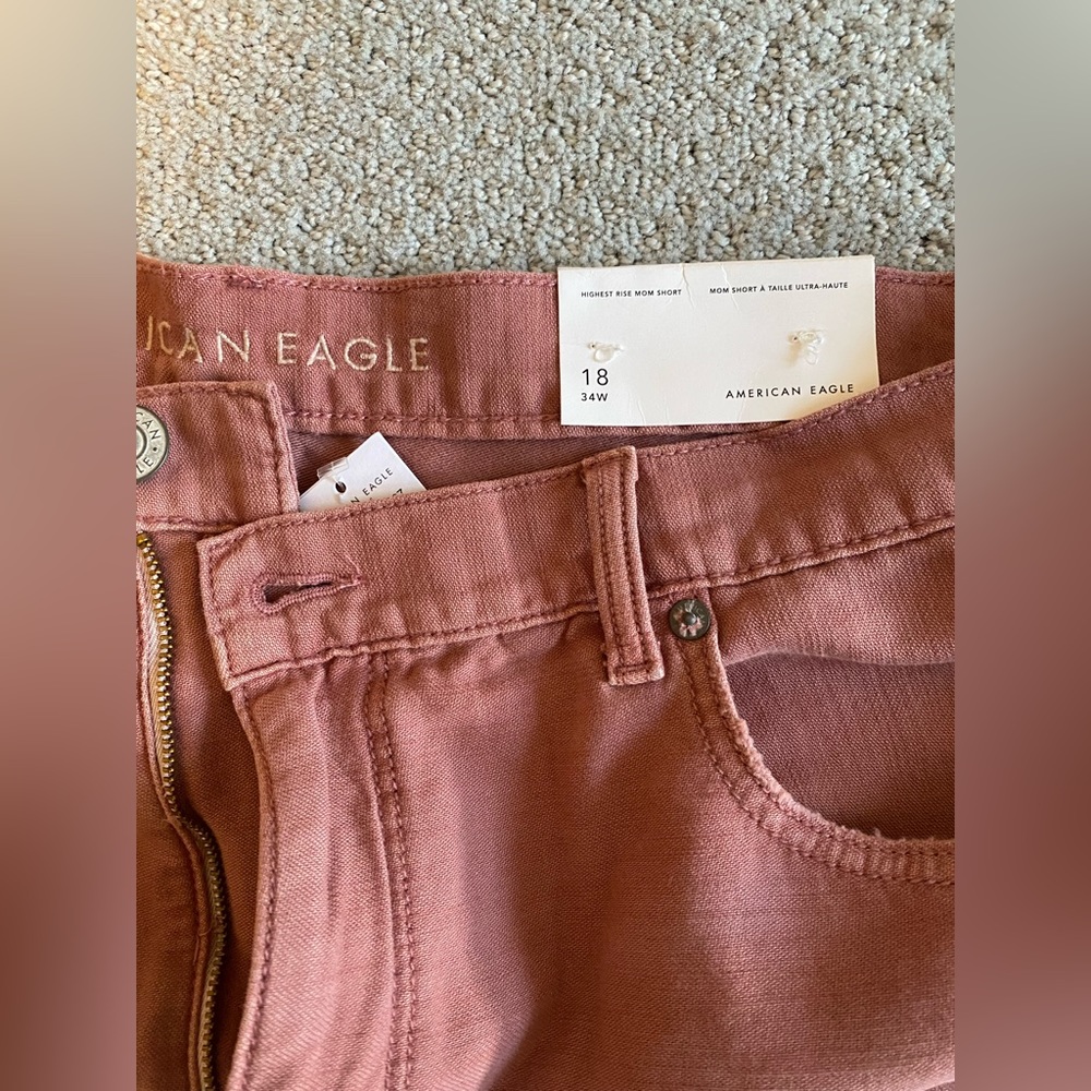 American Eagle - High-rise Mom Short size 18